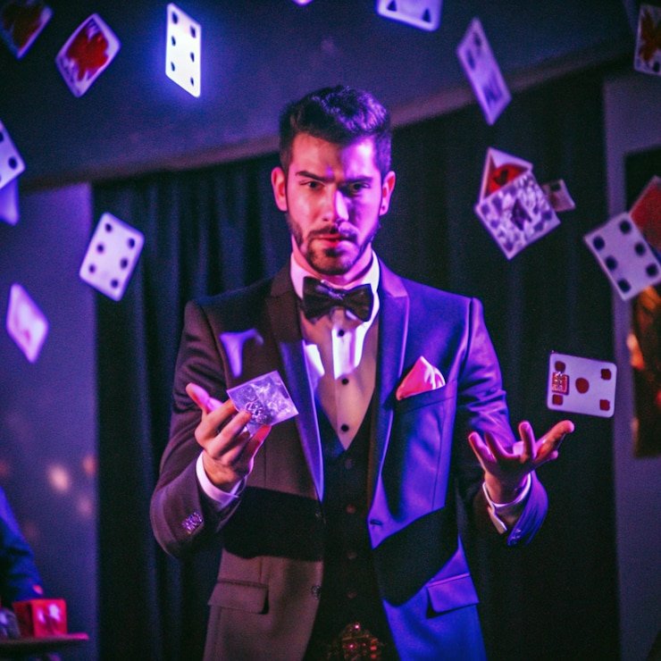 Antarmuka aplikasi mobile kasino dinartogel dengan tabel blackjack langsung dan permainan slot